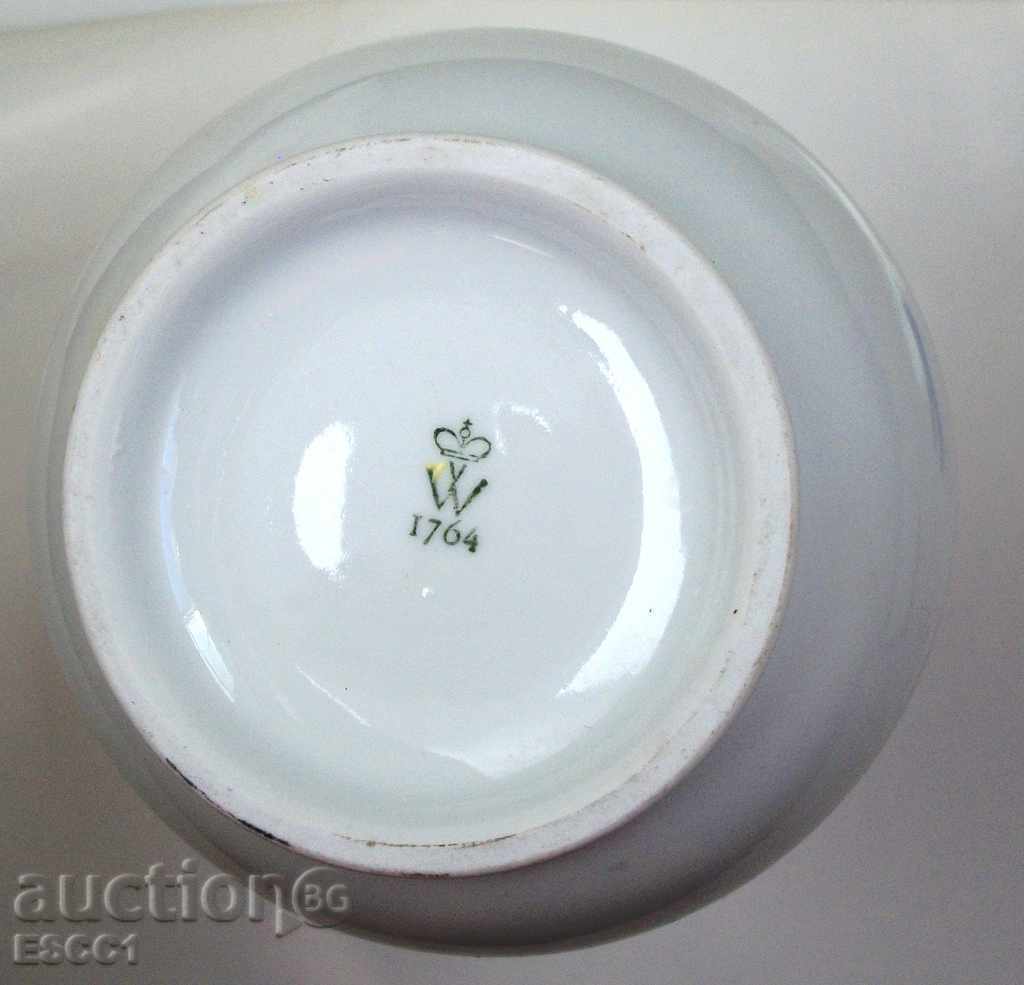 Delivery of Old porcelain vase Valentin W 1764 Germany Wallendorf Delivery of Old porcelain vase Valentin W 1764 Germany Wallendorf