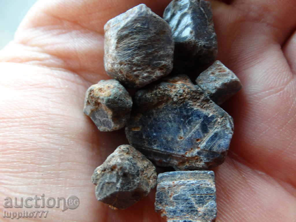 Delivery of sapphire - mineral Delivery of sapphire - mineral