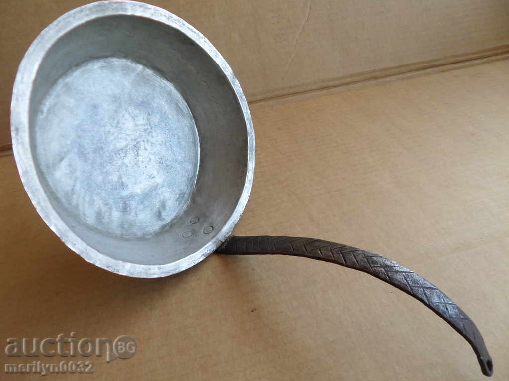 An old copper pan, a baker, a tray, a copper pot with price 87.00 BGN | € 44.48 An old copper pan, a baker, a tray, a copper pot with price 87.00 BGN | € 44.48