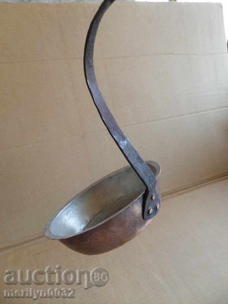 Delivery of An old copper pan, a baker, a tray, a copper pot Delivery of An old copper pan, a baker, a tray, a copper pot