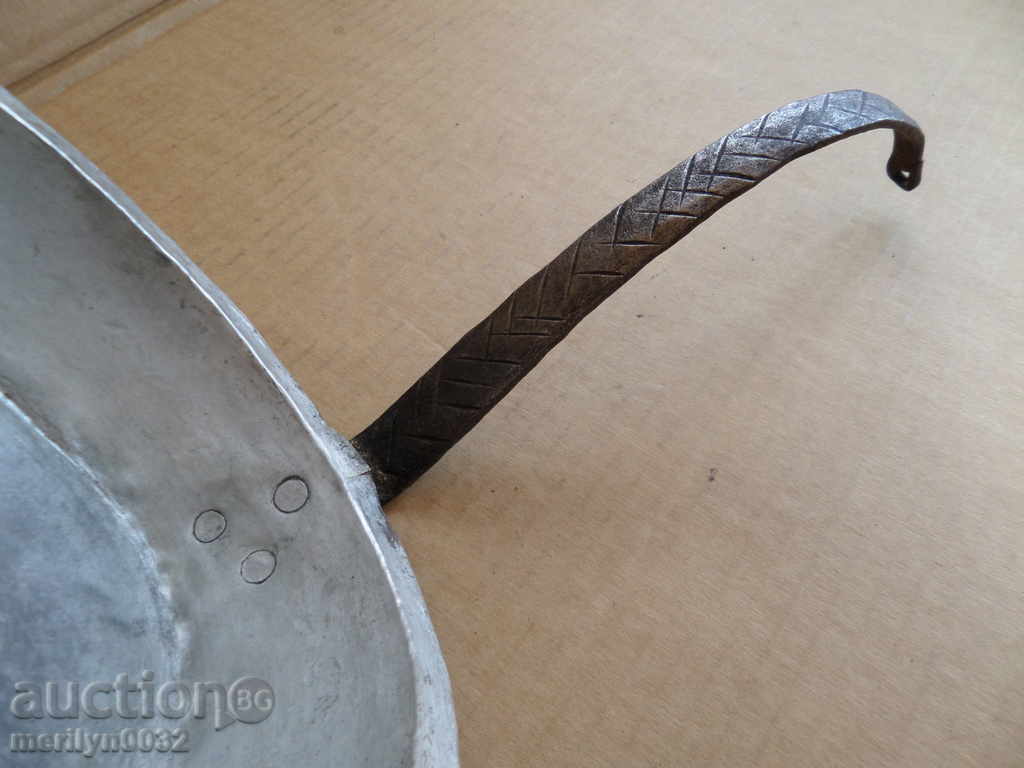 An old copper pan, a baker, a tray, a copper pot - 6 An old copper pan, a baker, a tray, a copper pot - 6