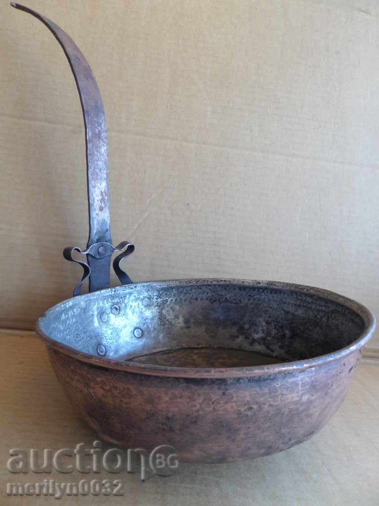 An old copper pan, a baker, a tray, a copper pot with price 73.00 BGN | € 37.32 An old copper pan, a baker, a tray, a copper pot with price 73.00 BGN | € 37.32