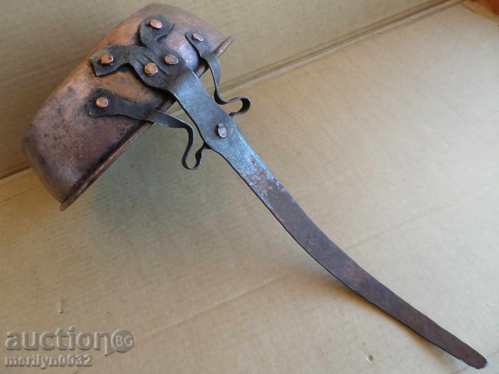 An old copper pan, a baker, a tray, a copper pot - 6 An old copper pan, a baker, a tray, a copper pot - 6