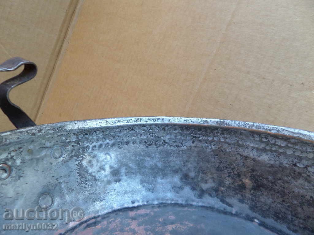 An old copper pan, a baker, a tray, a copper pot - 7 An old copper pan, a baker, a tray, a copper pot - 7