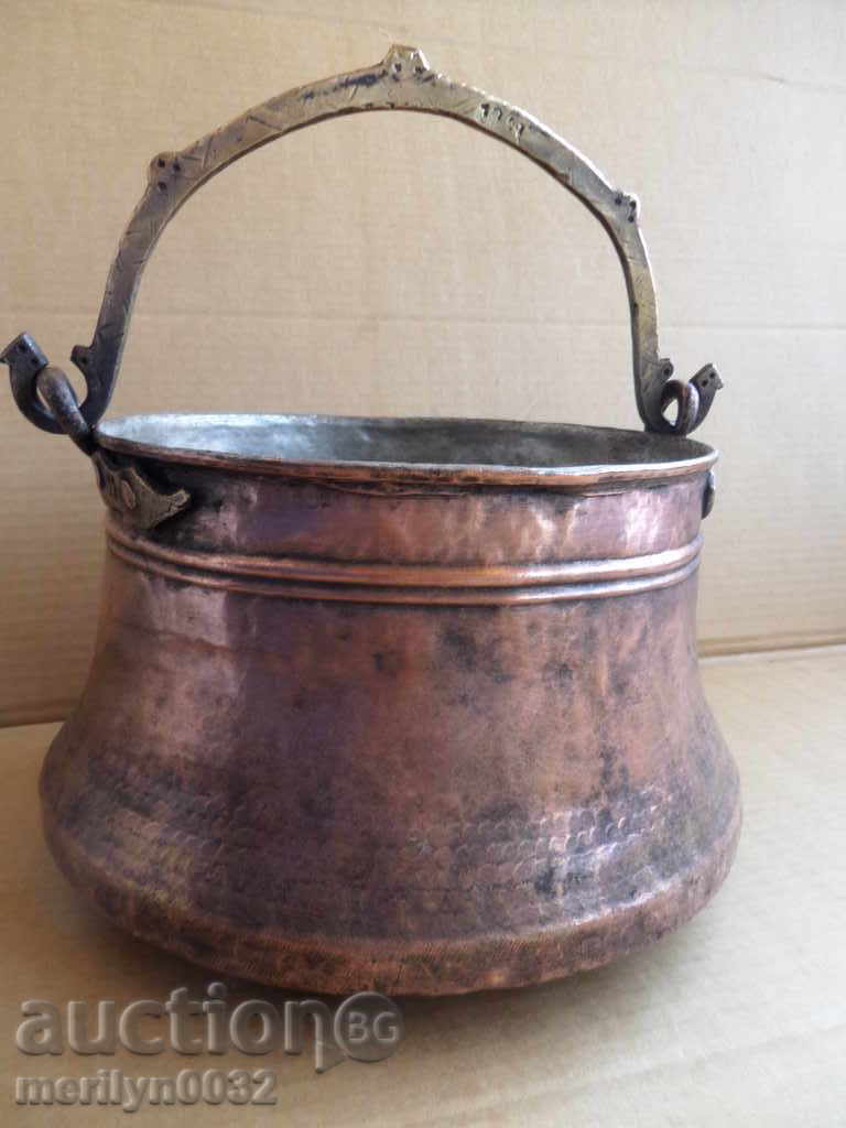 An old copper boiler, a pot, a malt, a baker