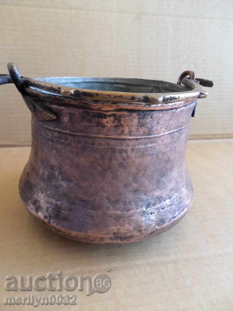 An old copper boiler, a pot, a malt, a baker with price 69.00 BGN | € 35.28