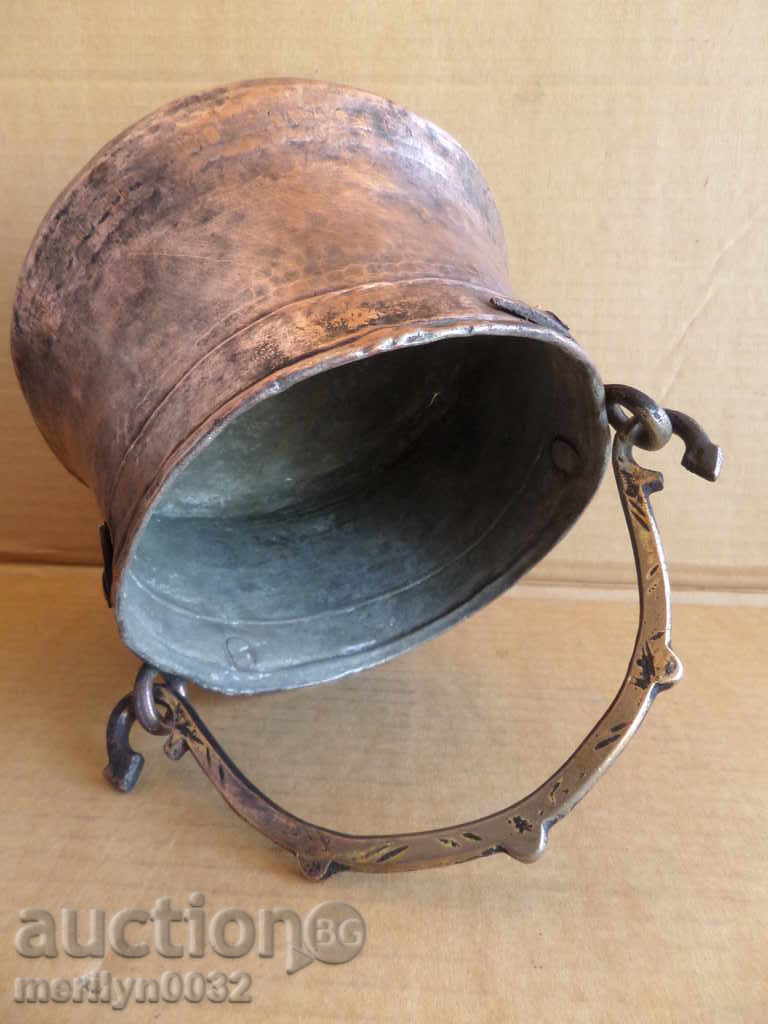 Delivery of An old copper boiler, a pot, a malt, a baker