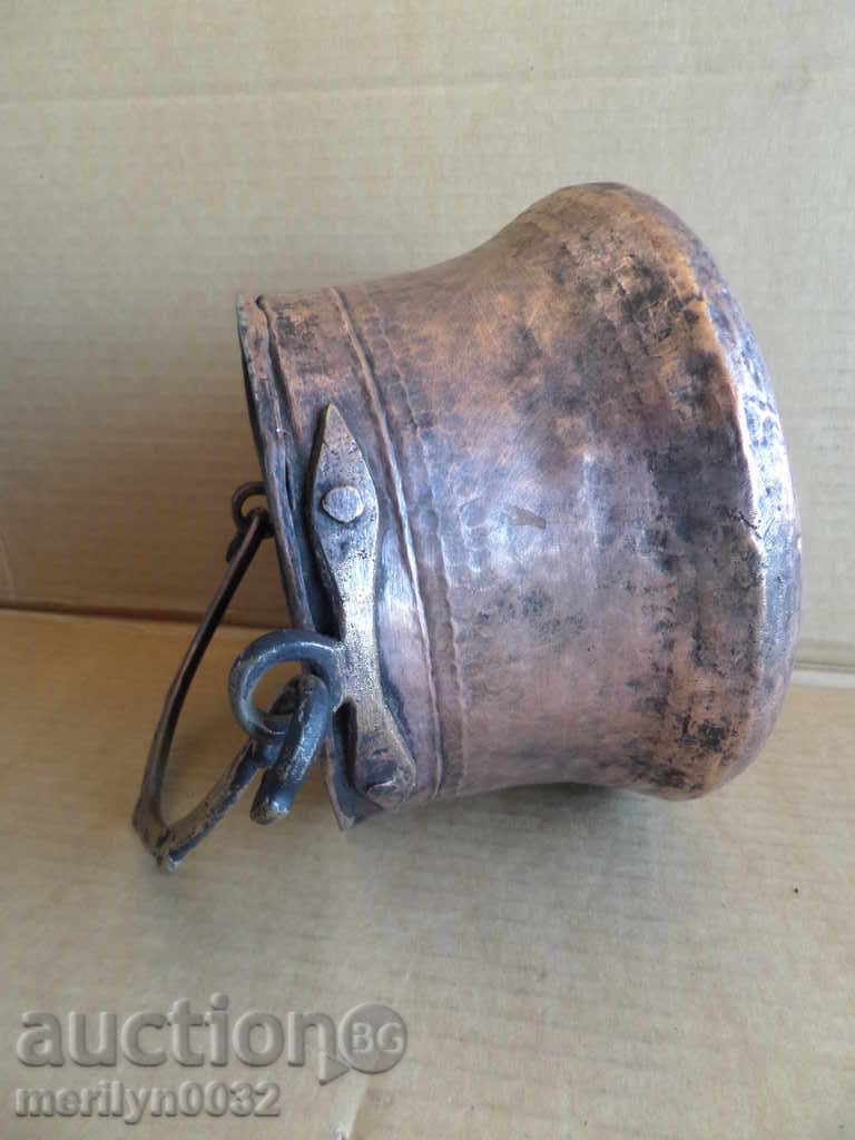 An old copper boiler, a pot, a malt, a baker - 7