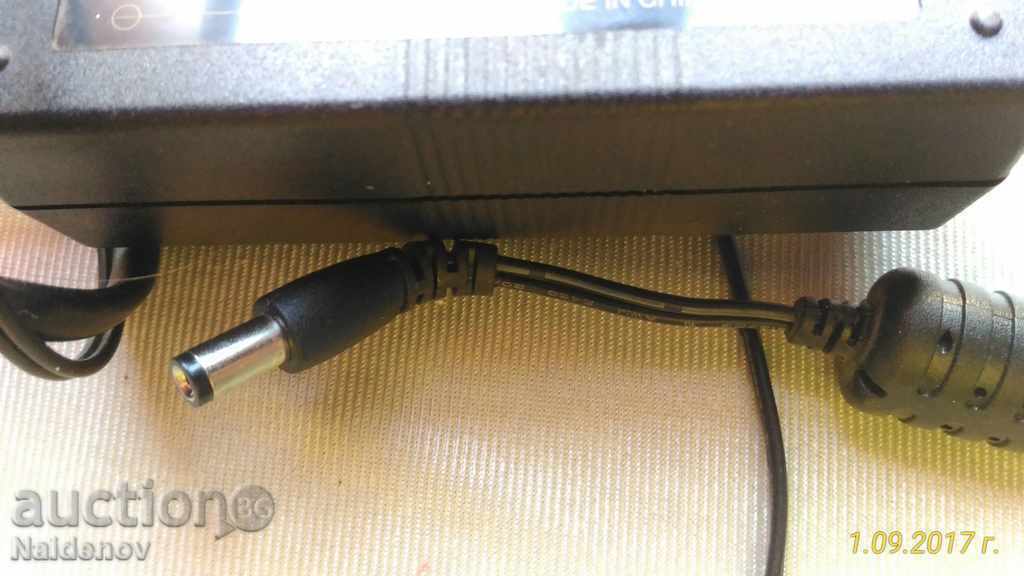 Auction  Traffic Charger 12V = 2.0A New