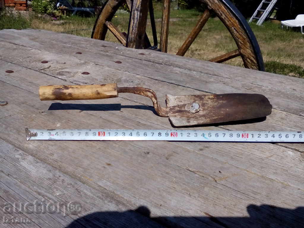 Auction An old trowel Auction An old trowel