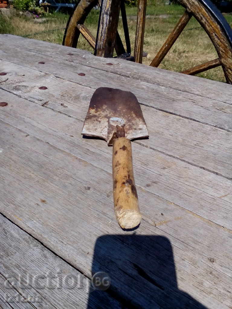 Delivery of An old trowel Delivery of An old trowel
