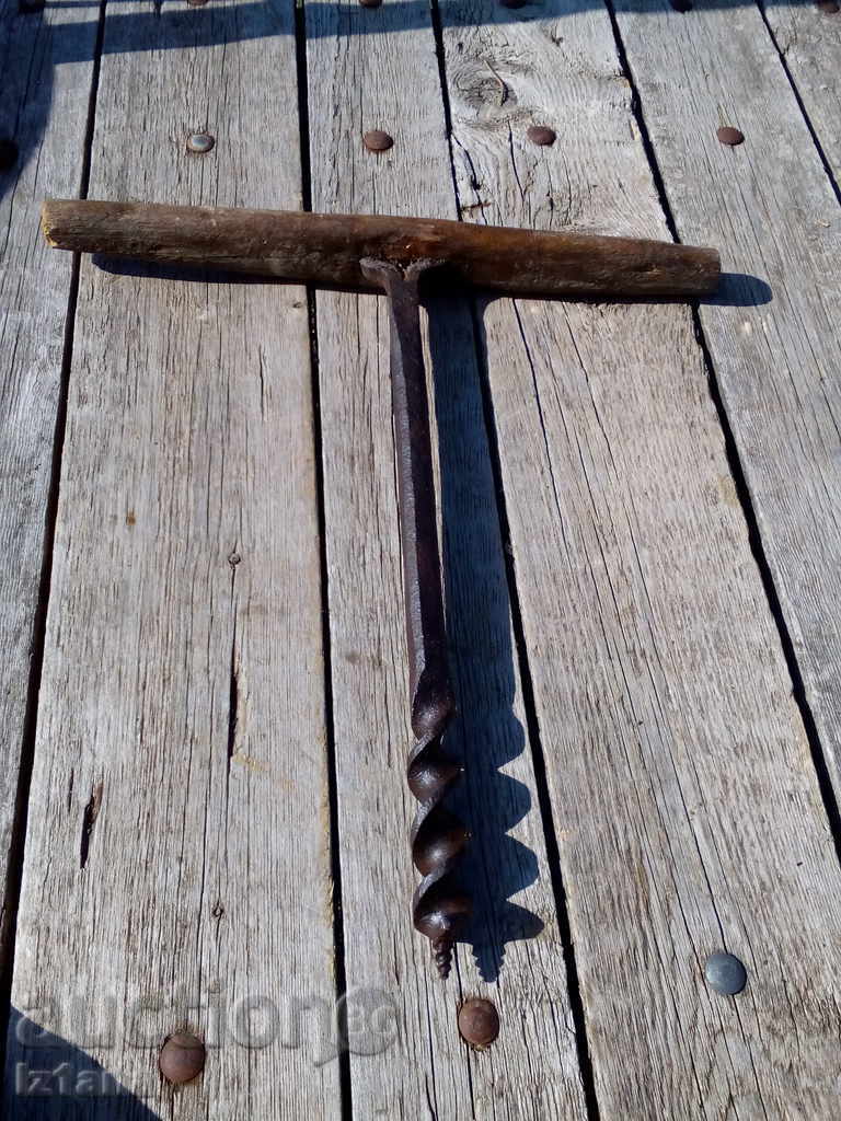 An old screwdriver binds with price 11.00 BGN | € 5.62