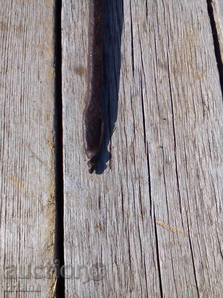 Delivery of An old screwdriver binds