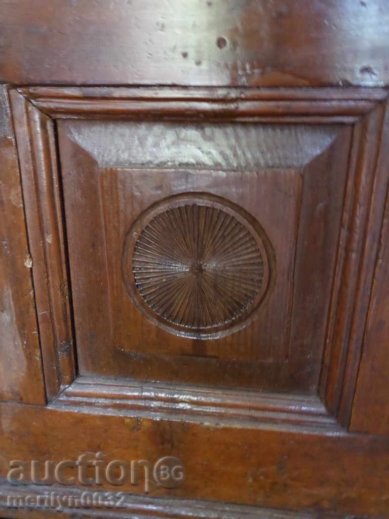 An old large chest for a bridal chaise adjoined a chest of drawers with price 589.00 BGN | € 301.15 An old large chest for a bridal chaise adjoined a chest of drawers with price 589.00 BGN | € 301.15