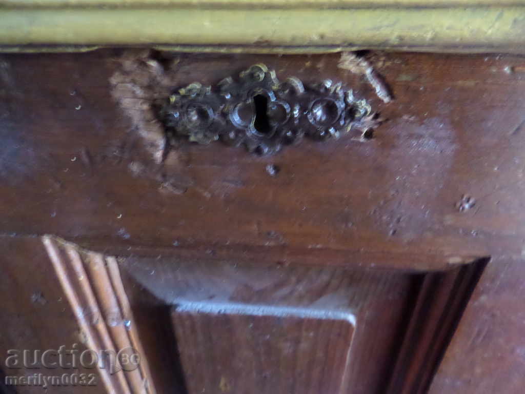 An old large chest for a bridal chaise adjoined a chest of drawers - 7 An old large chest for a bridal chaise adjoined a chest of drawers - 7