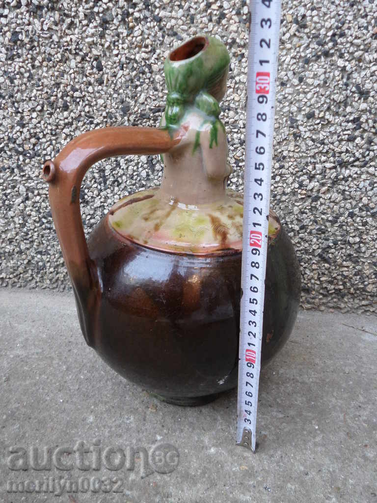 Delivery of Old pitcher girl, pottery, jar, crown