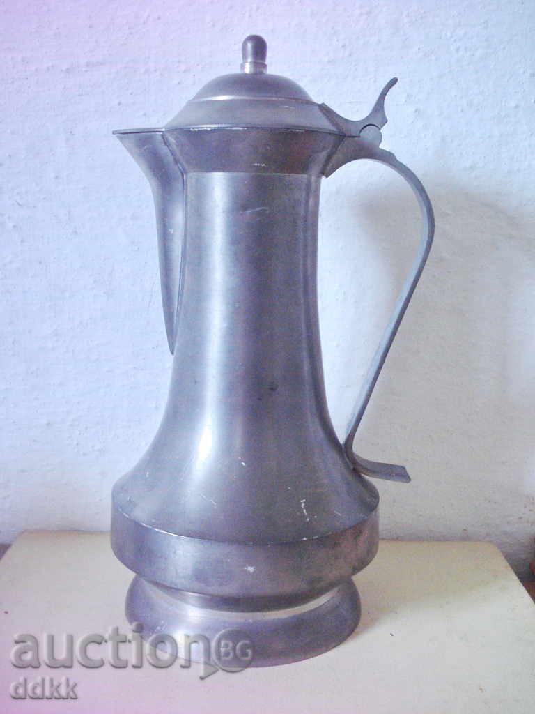 Old large kettle / jug