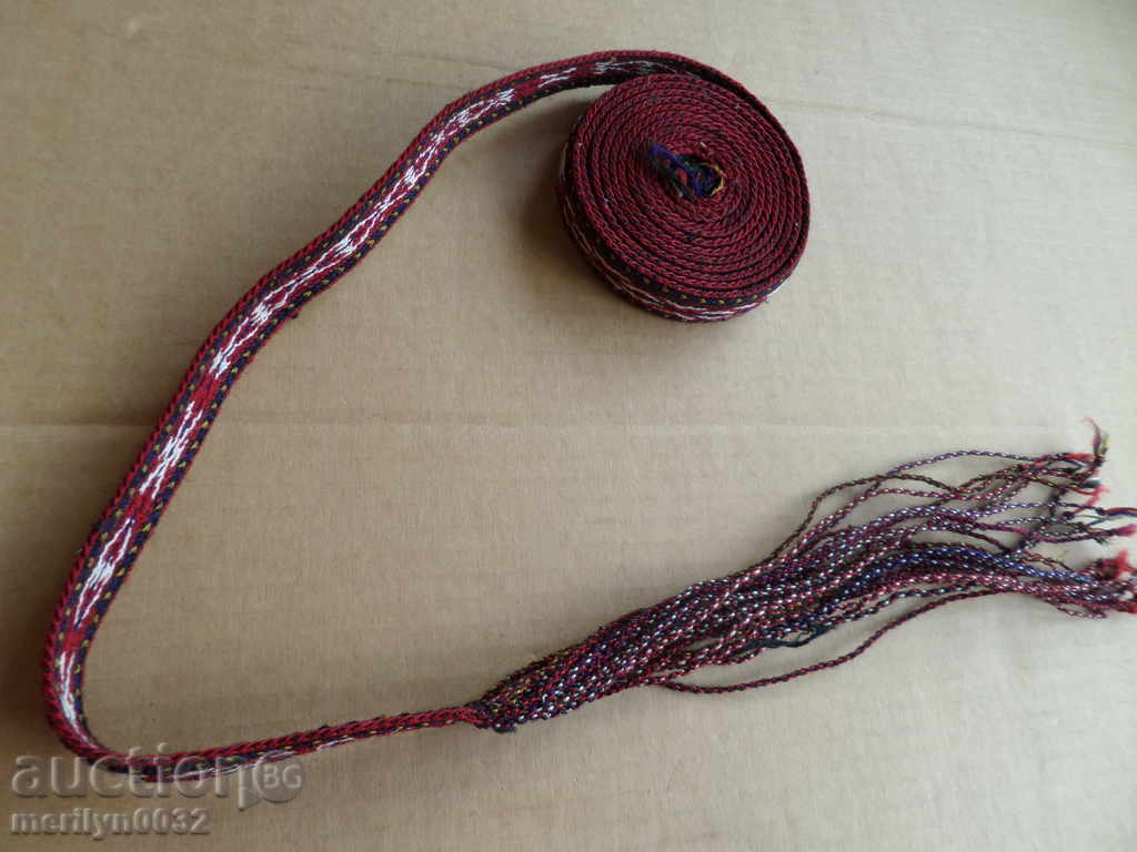 Delivery of An old hand-woven belt from the beginning of the 20th century wears a length of 2.9 meters Delivery of An old hand-woven belt from the beginning of the 20th century wears a length of 2.9 meters