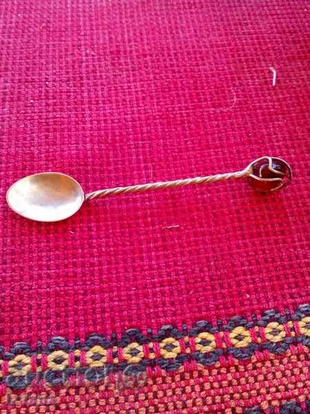 Delivery of An old spoon, a spoon