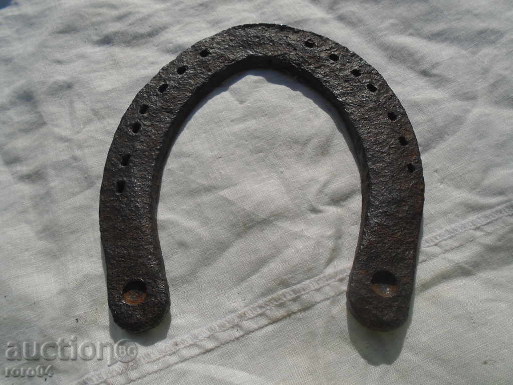 Delivery of HUGE FORGED HORSESHOE FROM HORSE - HEAVY TRUCK Delivery of HUGE FORGED HORSESHOE FROM HORSE - HEAVY TRUCK