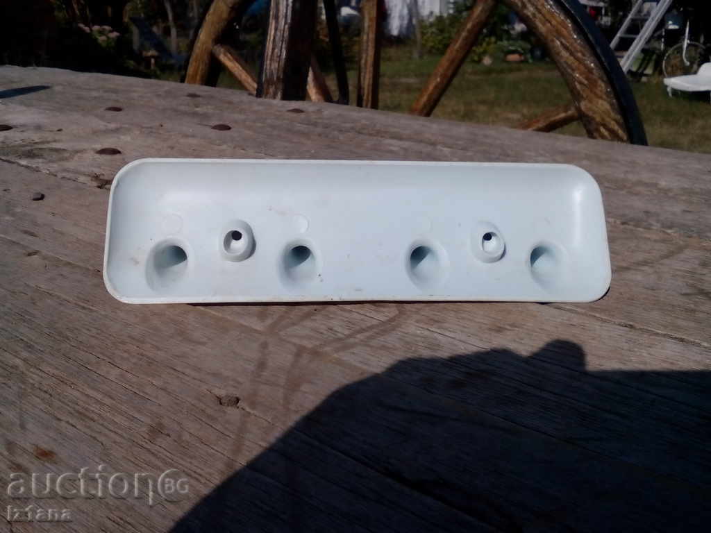 Закачалка с цена 10.00 лв. | € 5.11 Закачалка с цена 10.00 лв. | € 5.11