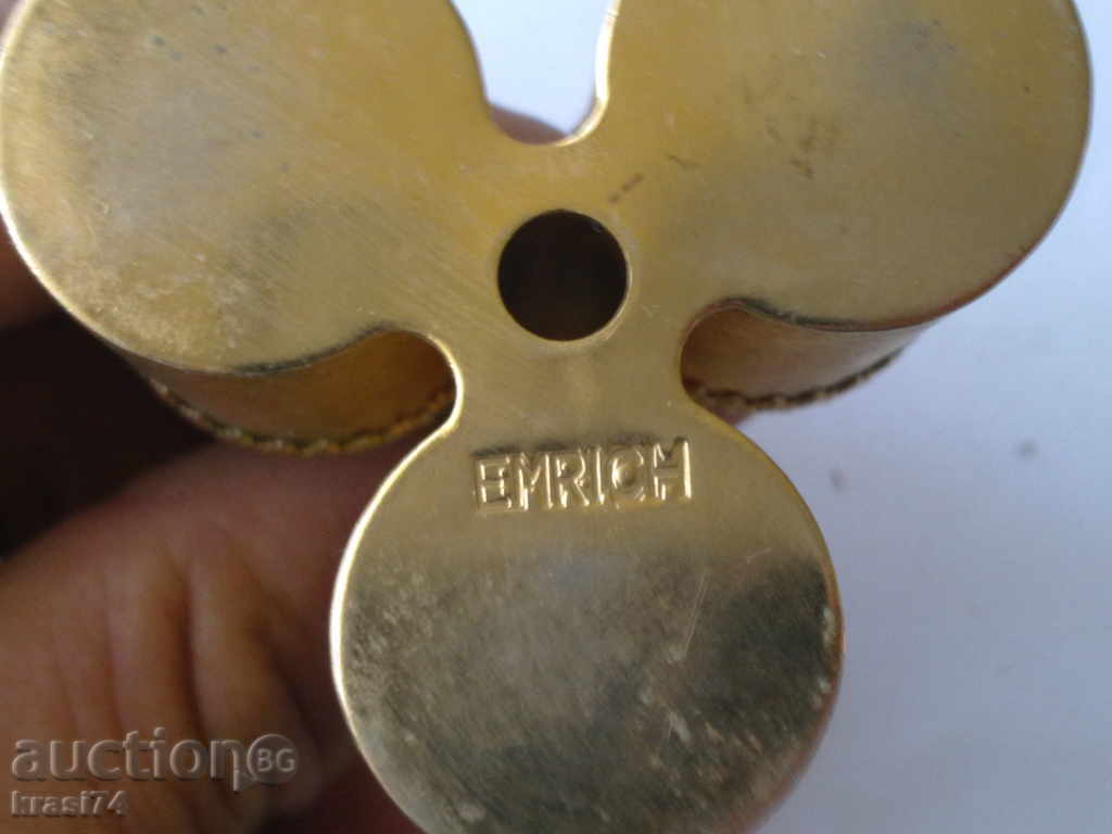 Delivery of Something beautiful with a pearl