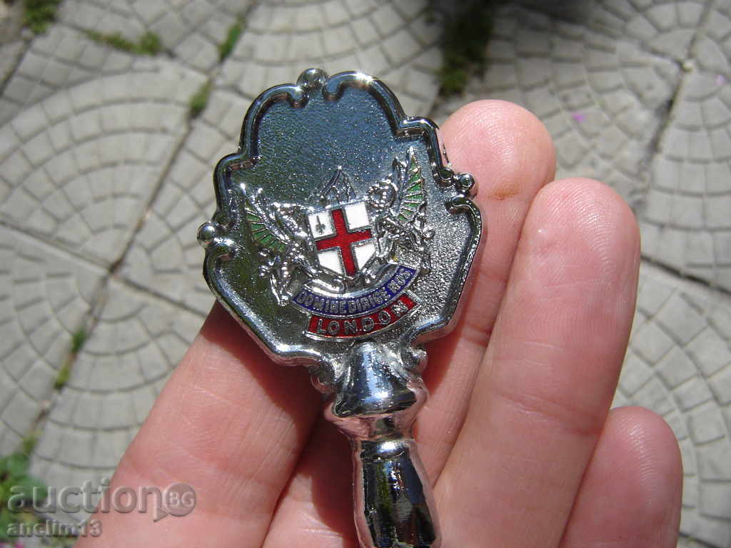 COLLECTION LONDON COLLECTION with price 9.00 BGN | € 4.60