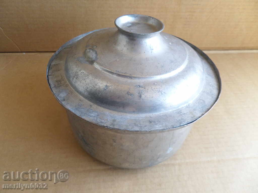 Old tin pot, copper pot with lid with price € 59.99 | 117.33 BGN Old tin pot, copper pot with lid with price € 59.99 | 117.33 BGN