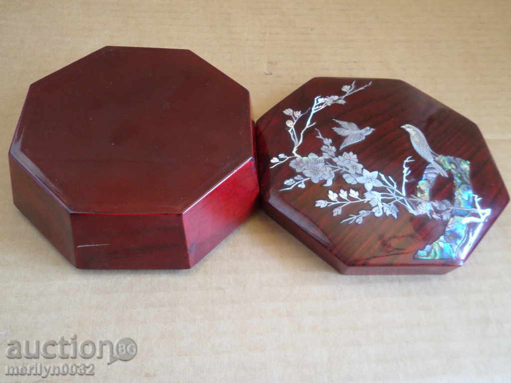 Auction  Jewel box wood jeweled in the 20th century intrigue