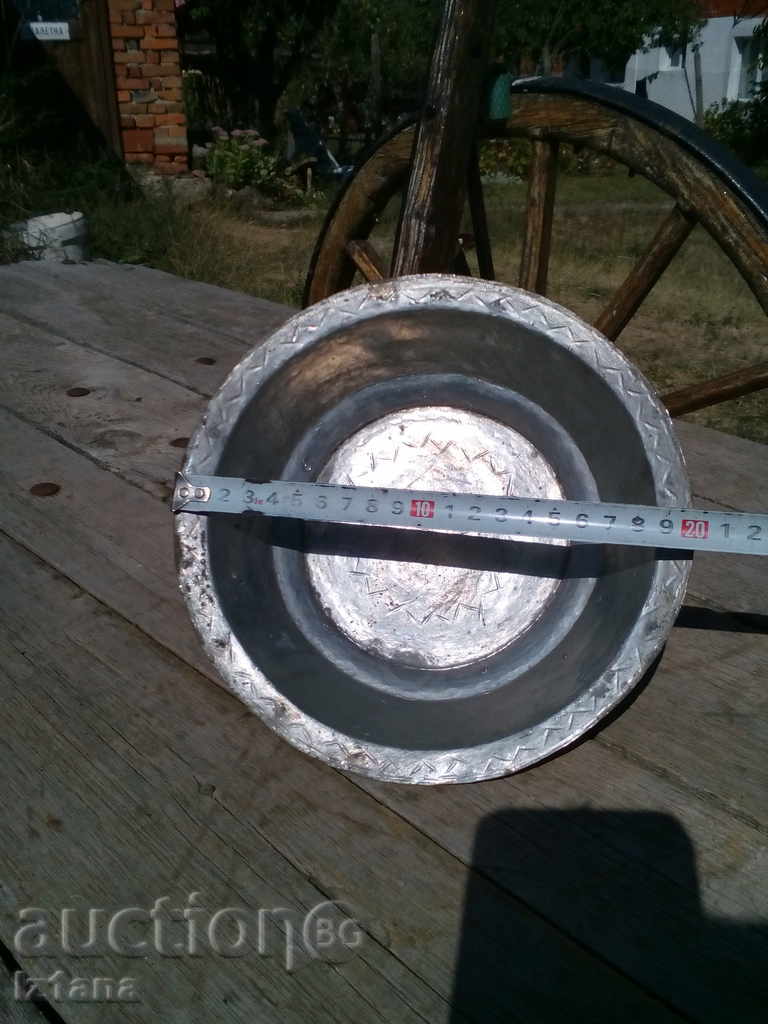 Auction  Bakteria, a copper plate, a dish