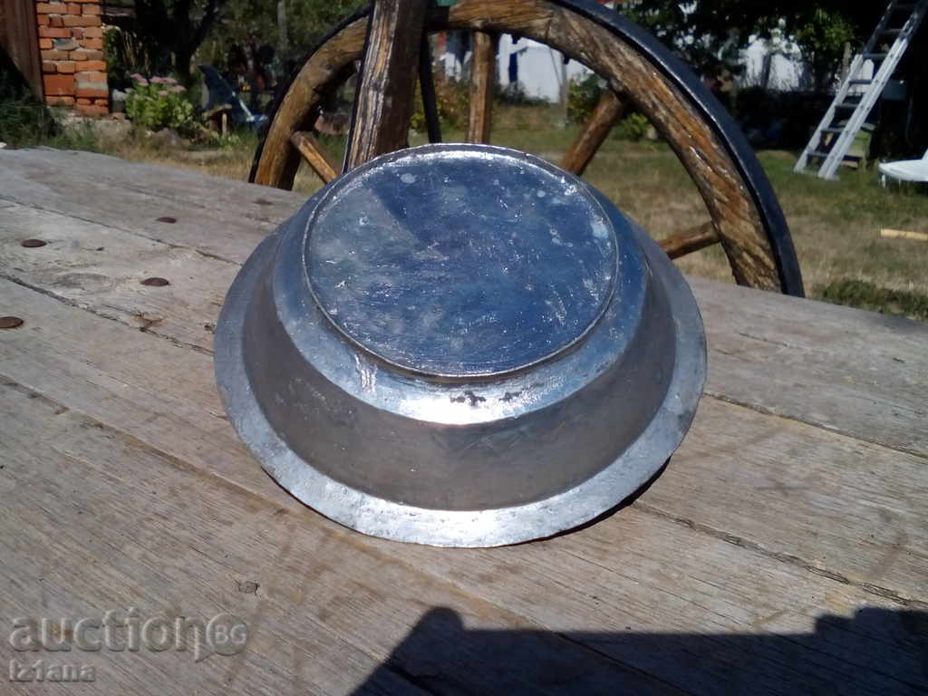 Delivery of Bakteria, a copper plate, a dish