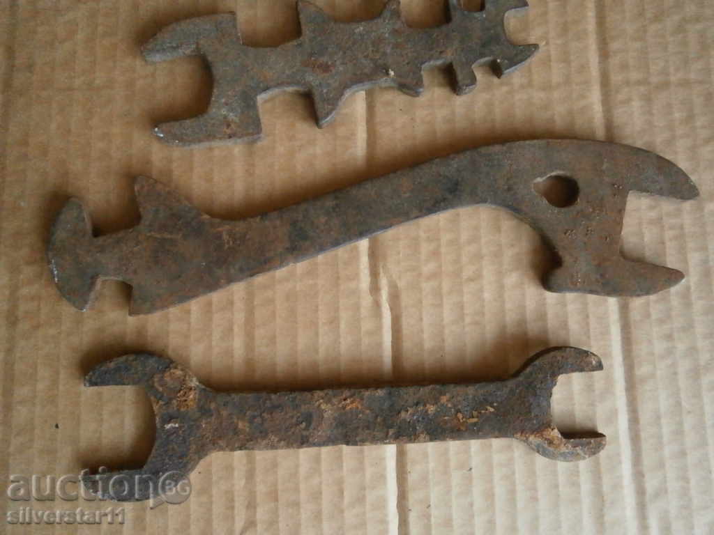 lots of antique keys - 6 lots of antique keys - 6