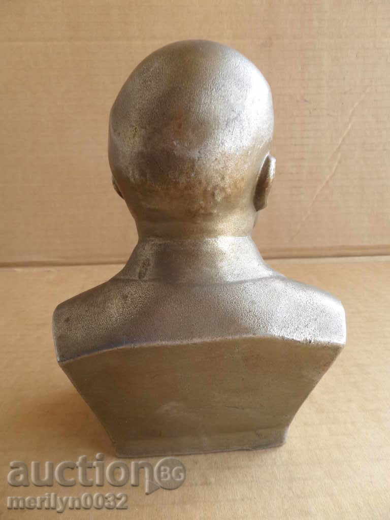 Delivery of Aluminum bust of Lenin, figure, plastic, statuette Delivery of Aluminum bust of Lenin, figure, plastic, statuette