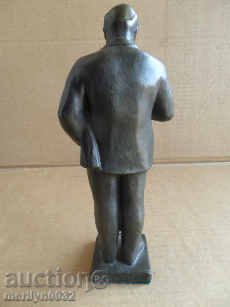 Delivery of Aluminum figure of Lenin inscription 1978on plastic statuette Delivery of Aluminum figure of Lenin inscription 1978on plastic statuette