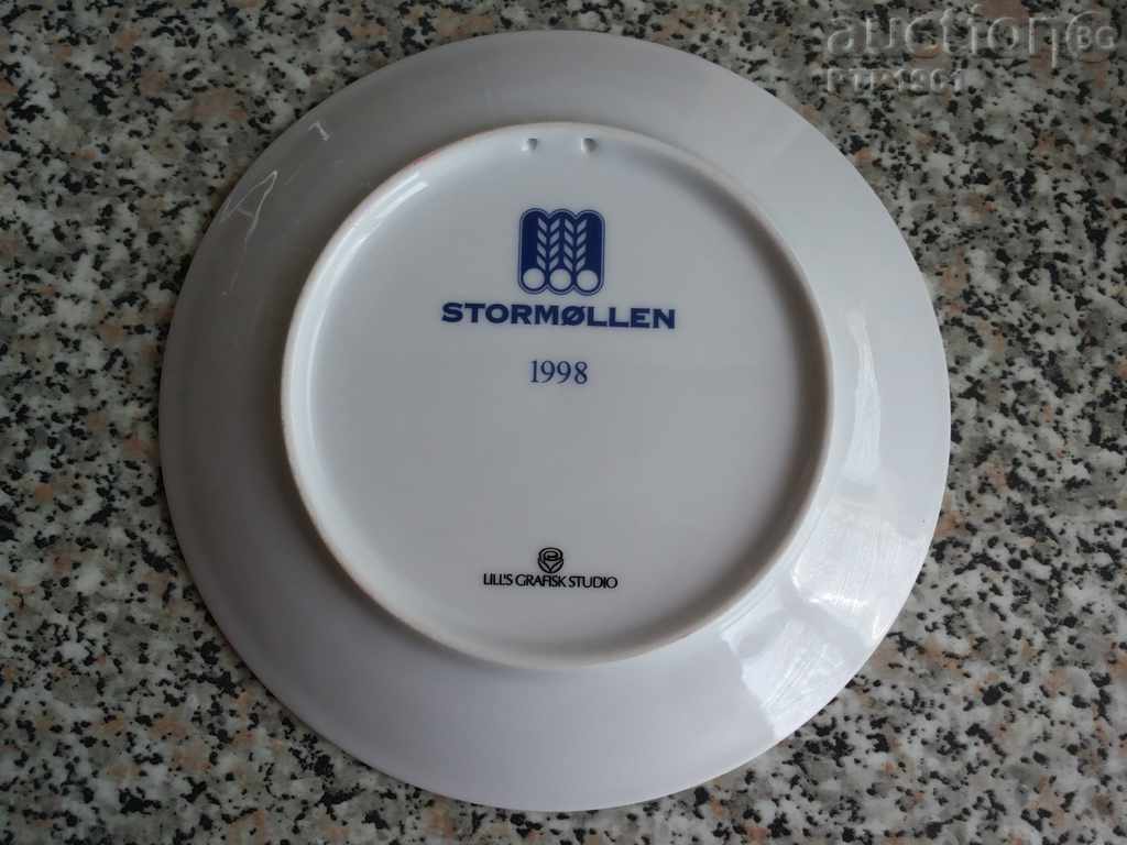 чиния за стена с цена 6.00 лв. | € 3.07 чиния за стена с цена 6.00 лв. | € 3.07