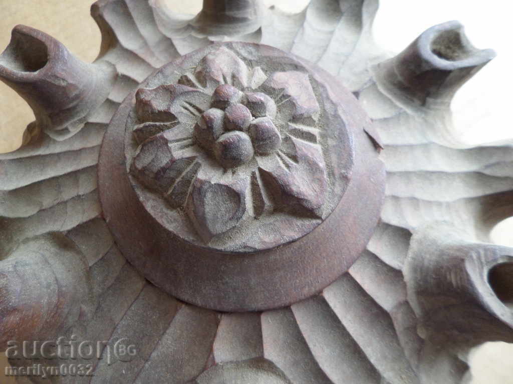 Delivery of Threaded old court of the 20th century wood carving Delivery of Threaded old court of the 20th century wood carving