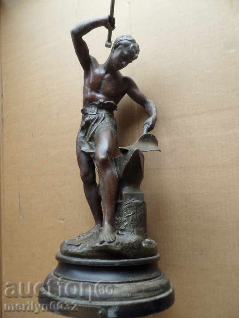 Antique statuette gallery in Paris beginning of the 20th century figure