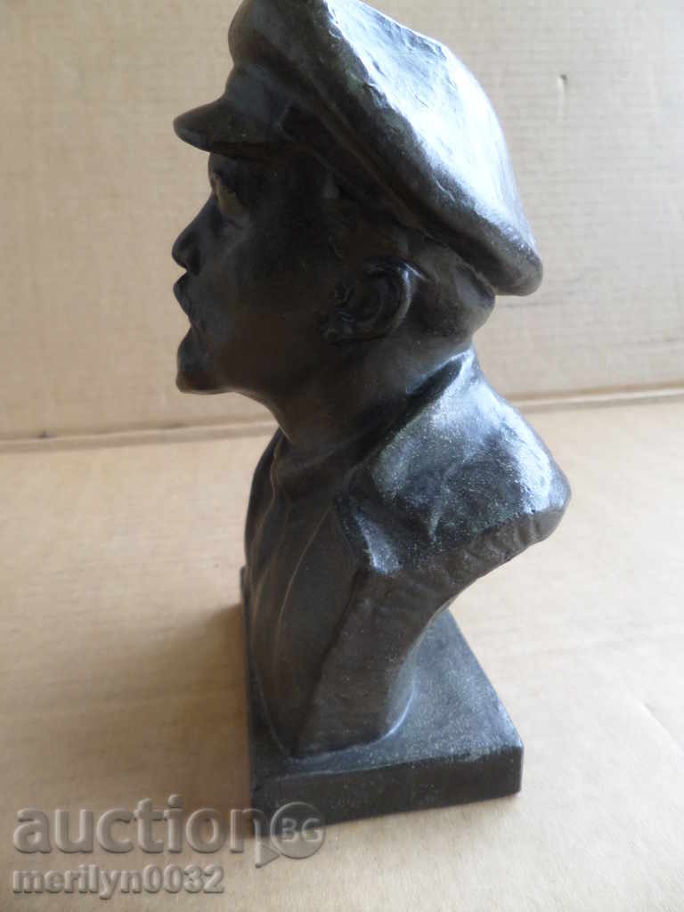 Delivery of Aluminum bust of Lenin, figure, plastic, statuette