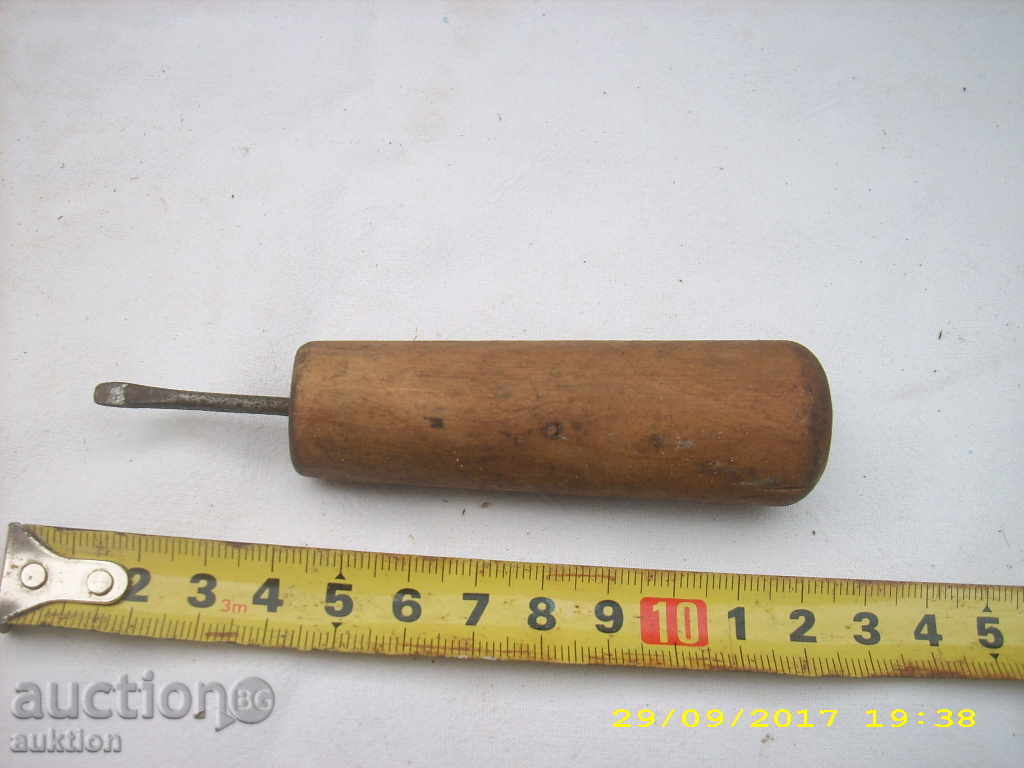 Licitație OLD TOOL AWL