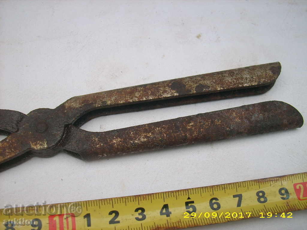 Auction OLD MACHINE FOR TREATMENT OF WAXES AND BADEMI Auction OLD MACHINE FOR TREATMENT OF WAXES AND BADEMI