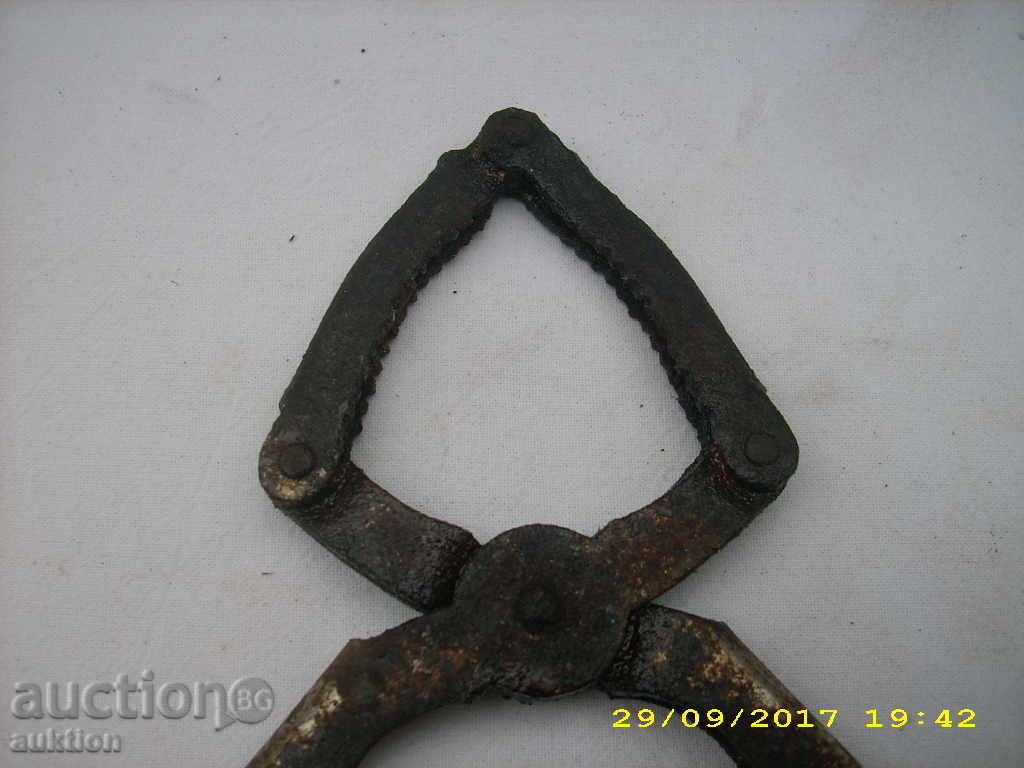 OLD MACHINE FOR TREATMENT OF WAXES AND BADEMI - 6 OLD MACHINE FOR TREATMENT OF WAXES AND BADEMI - 6