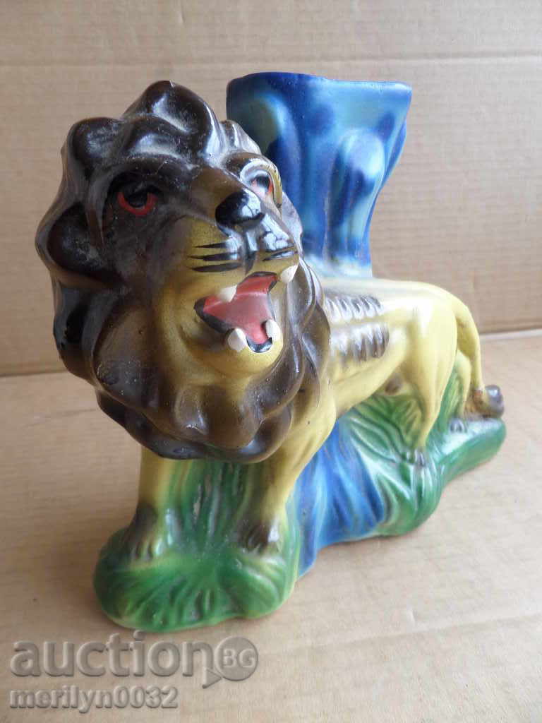 Παλιά βάζο με κεραμικό σχήμα λιοντάρι με τιμή 69.00 BGN | € 35.28 Παλιά βάζο με κεραμικό σχήμα λιοντάρι με τιμή 69.00 BGN | € 35.28