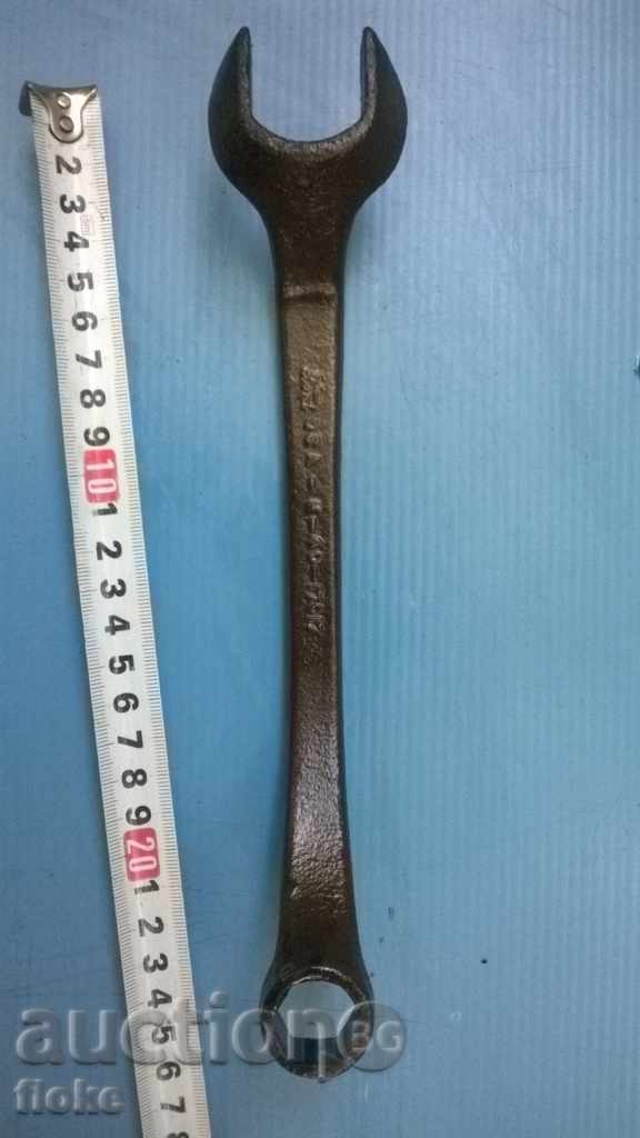 Стар гаечен ключ,кола,камион Ford с цена 15.00 лв. | € 7.67 Стар гаечен ключ,кола,камион Ford с цена 15.00 лв. | € 7.67