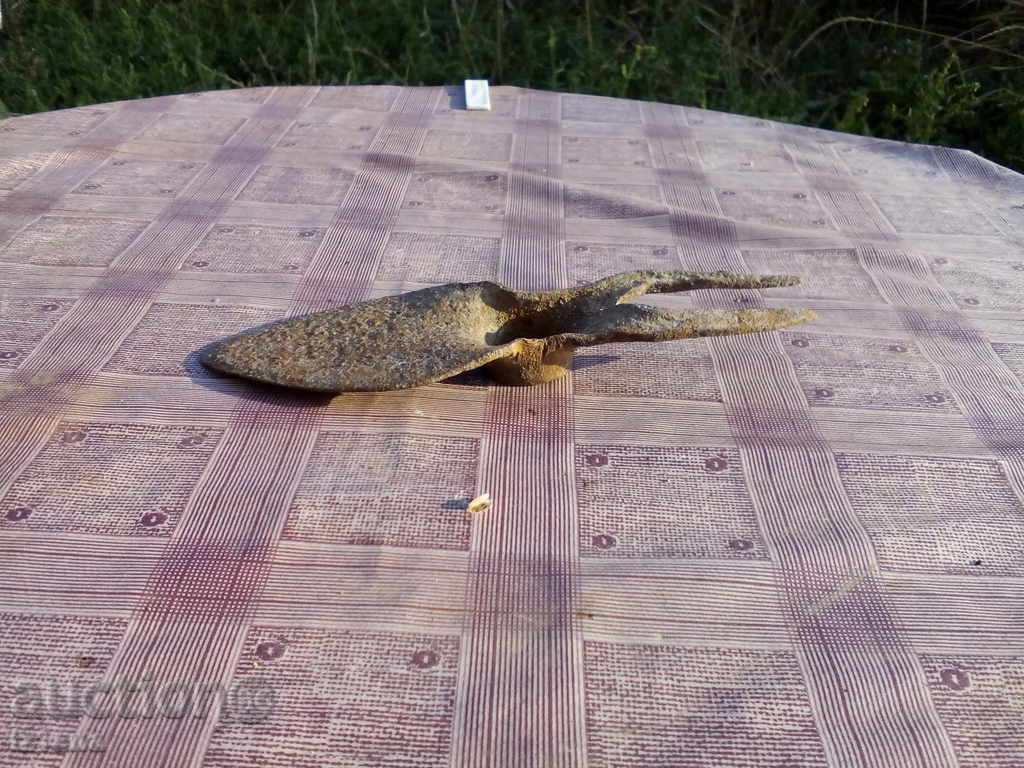 Auction Ancient pick, motif, prawn Auction Ancient pick, motif, prawn