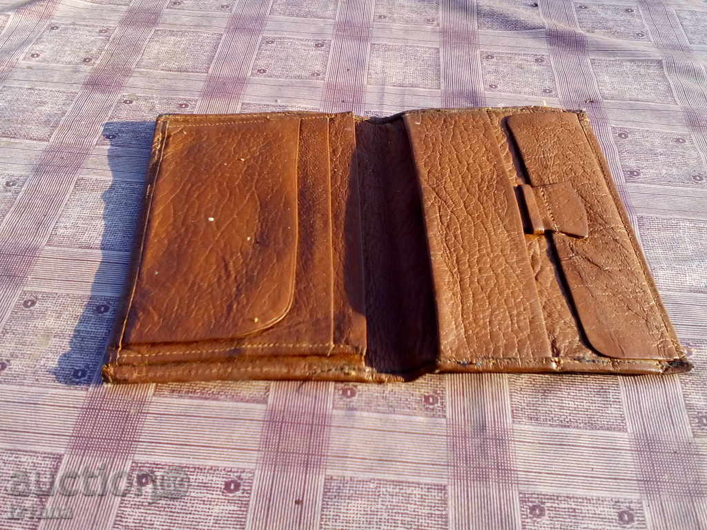 Delivery of Every wallet, purse