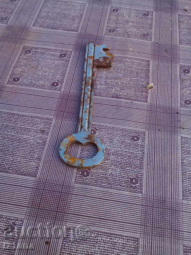 Old key with price 5.00 BGN | € 2.56 Old key with price 5.00 BGN | € 2.56