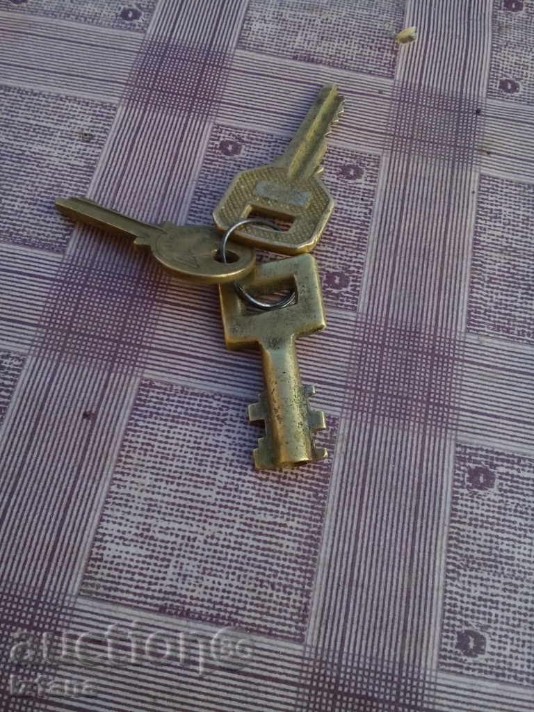 Auction A secret bronze key Auction A secret bronze key