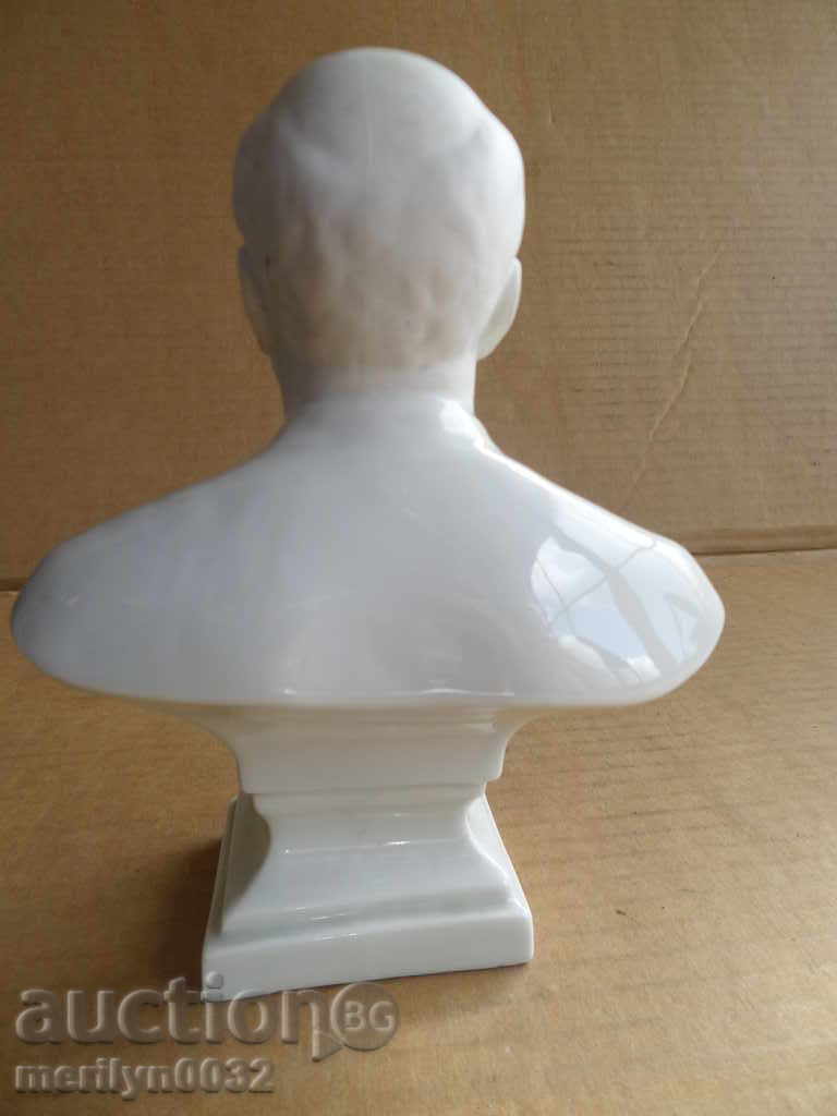 Bust of Lenin PORCELAIN Gift figure plastic statuette - 6 Bust of Lenin PORCELAIN Gift figure plastic statuette - 6