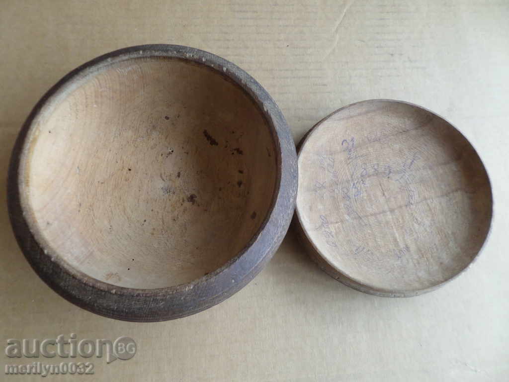 Delivery of Old wooden vessel, sahan, bowl, cup with lid, wooden Delivery of Old wooden vessel, sahan, bowl, cup with lid, wooden