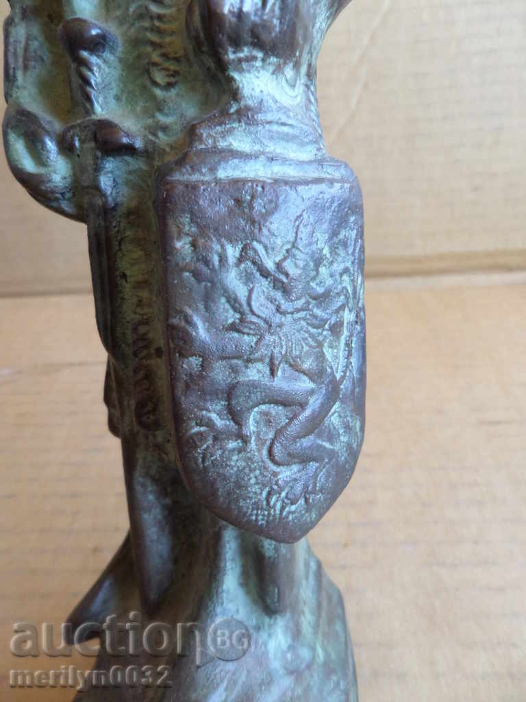 Statueta, figura autorului, figurina din bronz, sculptura din plastic cu preț 487.00 BGN | € 249.00 Statueta, figura autorului, figurina din bronz, sculptura din plastic cu preț 487.00 BGN | € 249.00